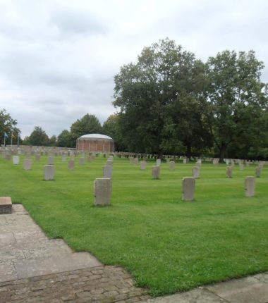 Circuit de promenade autour du cimetière militaire