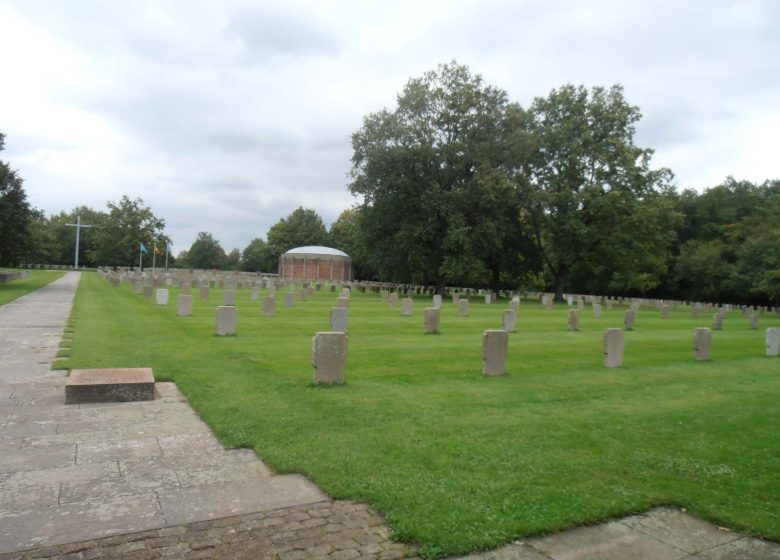 Circuit de promenade autour du cimetière militaire