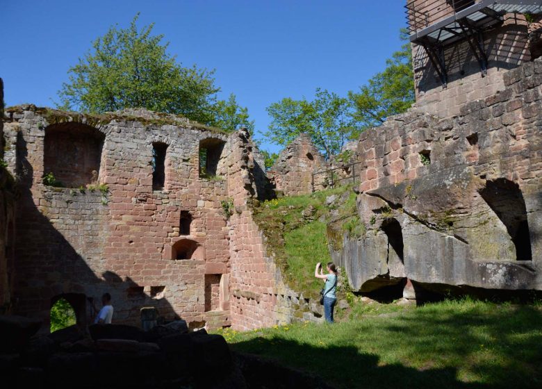 Wandern Sie entlang der fünf Burgen