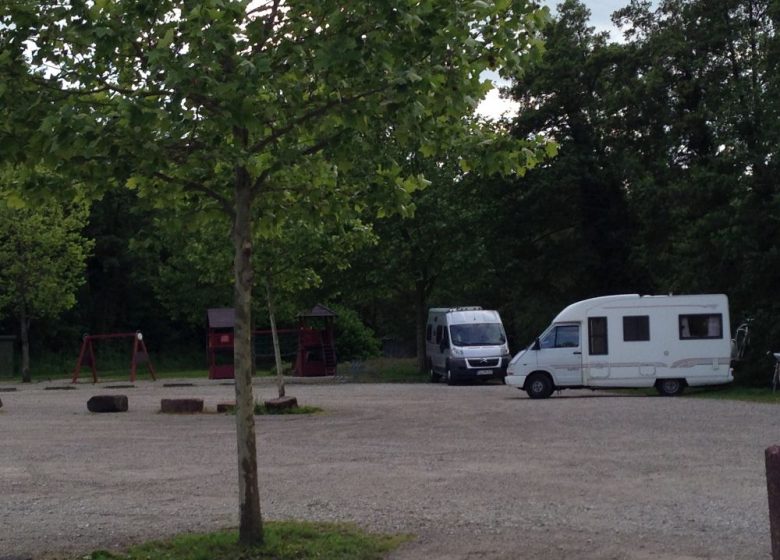 Aire de stationnement pour camping-car – Piscine