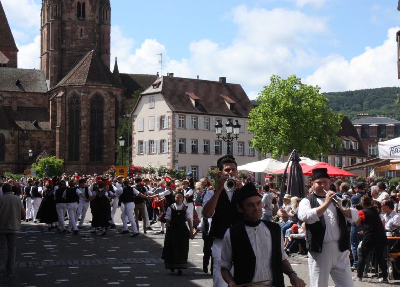 Volksfeste zu Pfingsten