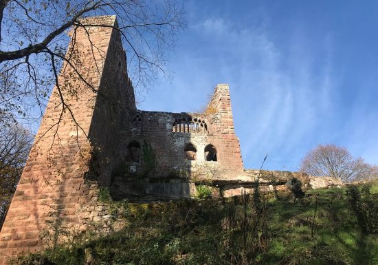 Wanderung der GR53 Etappe 3 von Niederbronn-les-Bains nach Lichtenberg