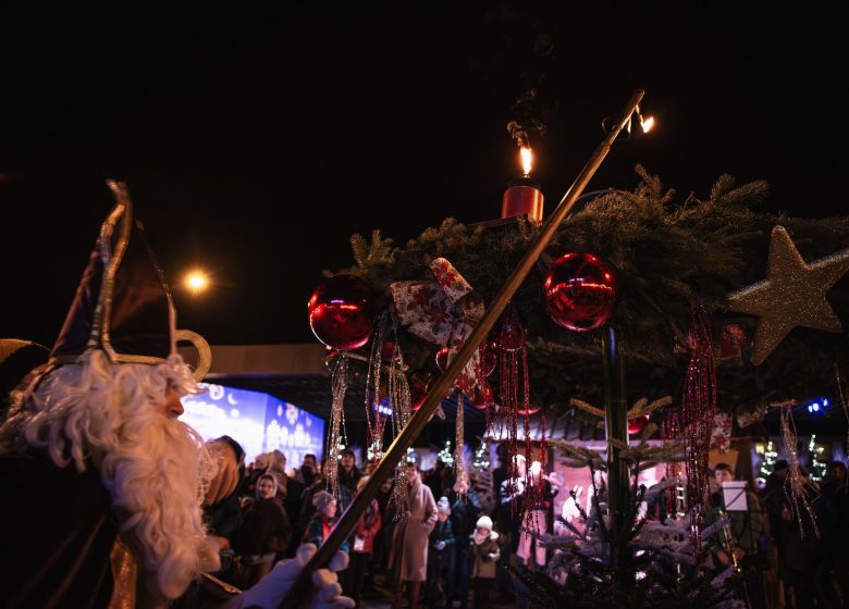 Allumage des bougies de l’Avent par les personnages de Noël