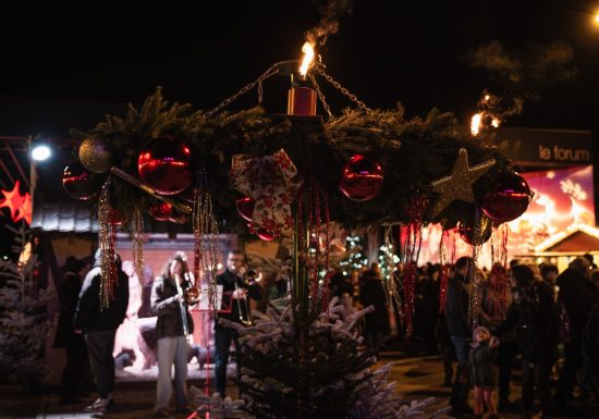 Allumage des bougies de l’Avent par les personnages de Noël