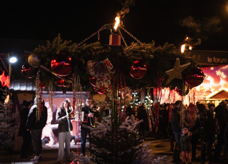 Allumage des bougies de l’Avent par les personnages de Noël