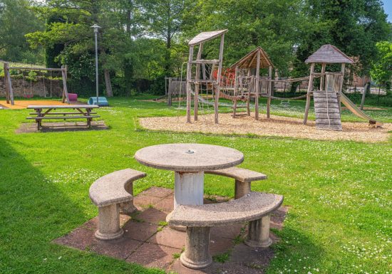 Aire de pique-nique et jeux