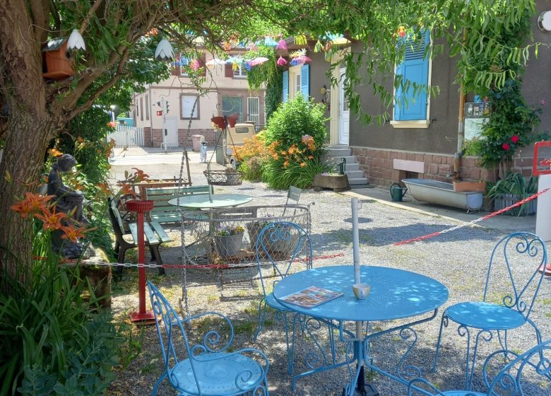 Terasse de la cour de Marie