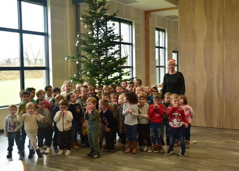Chant des enfants et ouverture du calendrier de l’avent