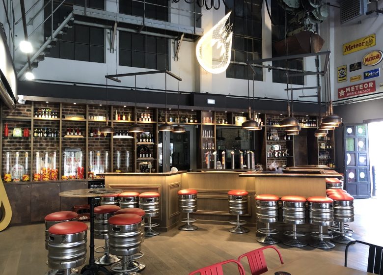 Exposition de véhicules anciens à la Villa Meteor